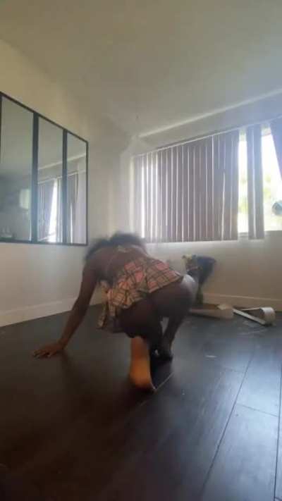 WCGW Pole dancing