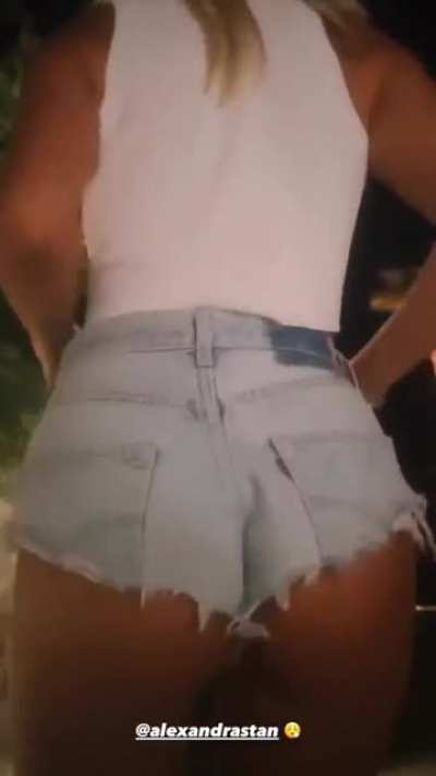 Her Amazing Ass 🍑