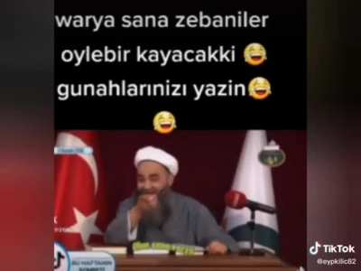beyler bu adama saygi duyup oy verenlerin kafasindan ne geciyo ben bunu cidden arastirmak istiyorum gecerli bir sebepleri var mi sevilcek bi insan mi aciklar misiniz