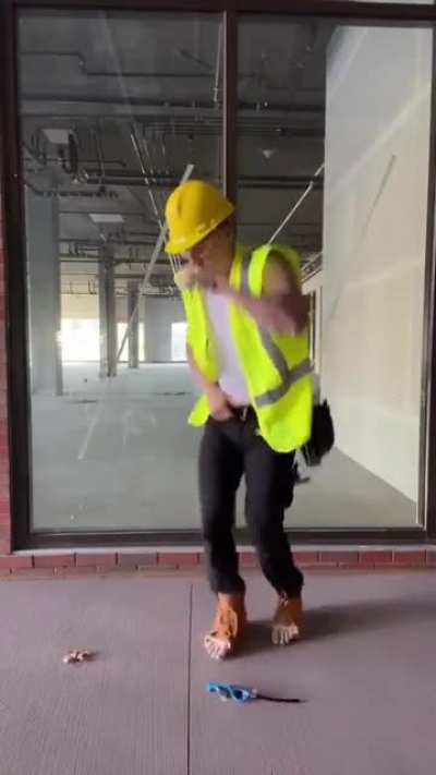 👷‍♂️🕺