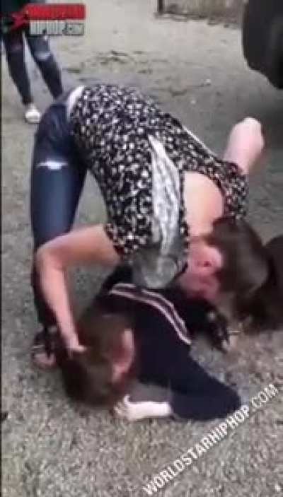 looney goon pulls up on her ex’s SO and FaceTimes the dude during the beatdown