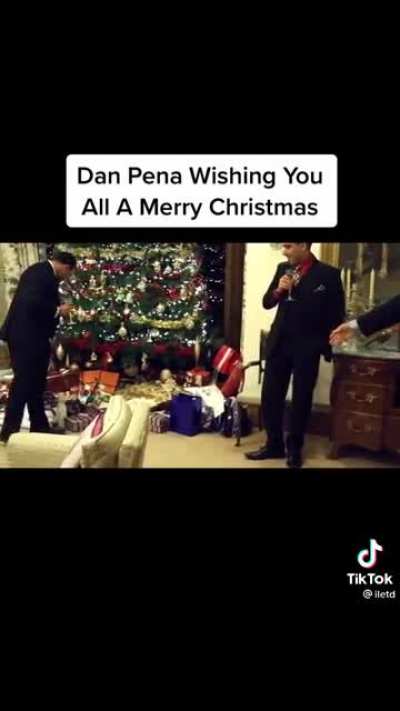 Rich asshole wishing the poors a Merry Christmas 🎄