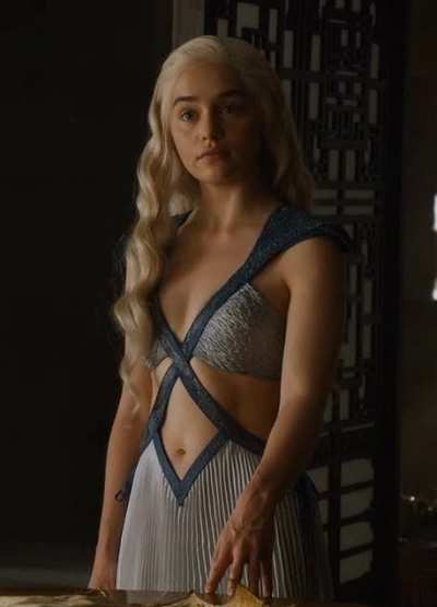 Emilia Clarke's beautiful bellybutton