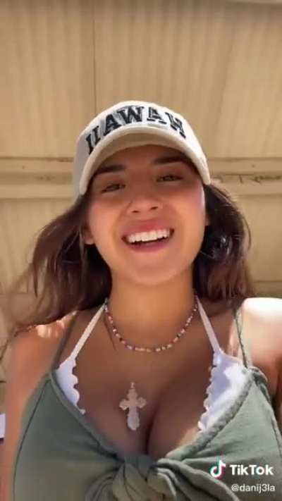 Cute face, nice tits