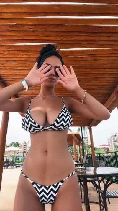 tiktok Gabi (@gab<wbr>riela<wbr>cecco<wbr>nello<wbr>)