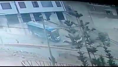 Bus loses control and hits another bus (4 dead 22 injured)
