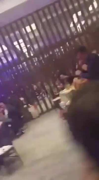 A young man who attended his company's traditional Christmas inn won the raffle that took place during the party. Unable to stand up due to excessive drinking, his companions decided to carry him onto his chair to receive the gift.