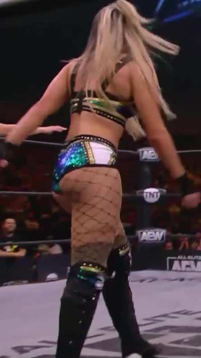 Tay Conti’s ass