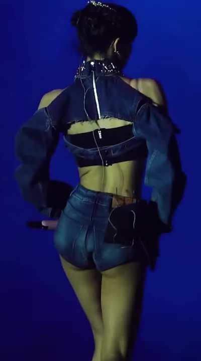 Lisa's cheeks never get old ð