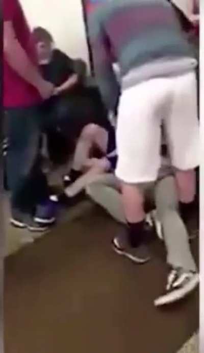 Dude gets choked out for cyber bullying (still gets charged with cyber bullying afterwards- article in comments)