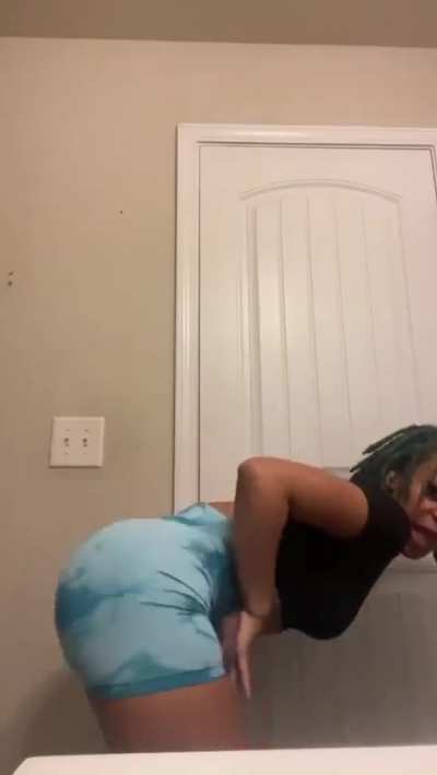 Damn 🍑🍑🍑