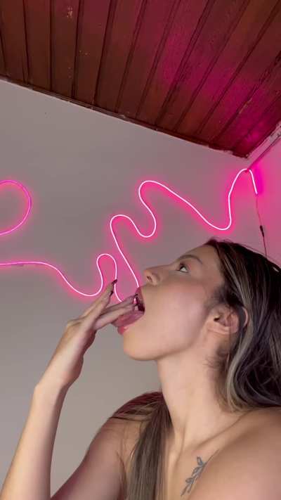 Craving for ur cock sliding in my mouth!