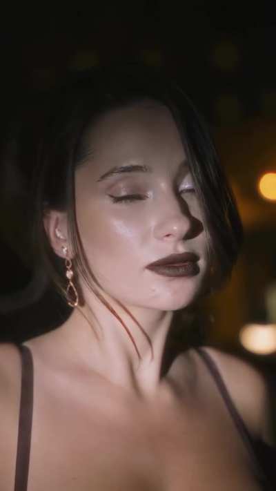 Glamorous & Sexy