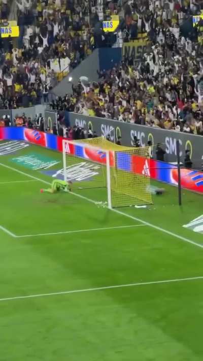 Ele é viciado em fazer gols de bicicleta