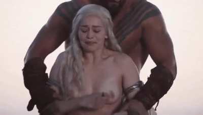 Emilia Clarke - 
