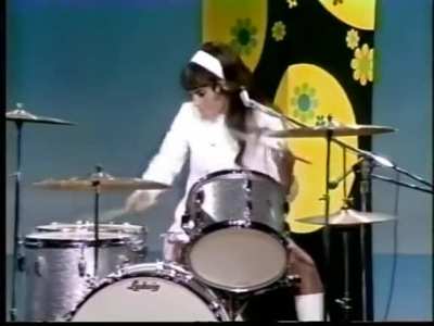 Karen Carpenter likes Aphex Twin
