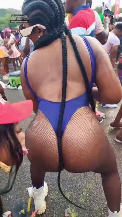 She is blessed 🍑 (📷:@n<wbr>igels<wbr>ocraz<wbr>y_)