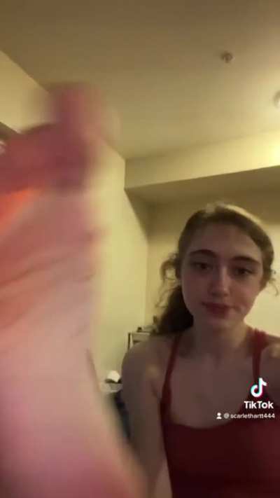 Scarlethartt444 shows grippers after getting kicked off live 