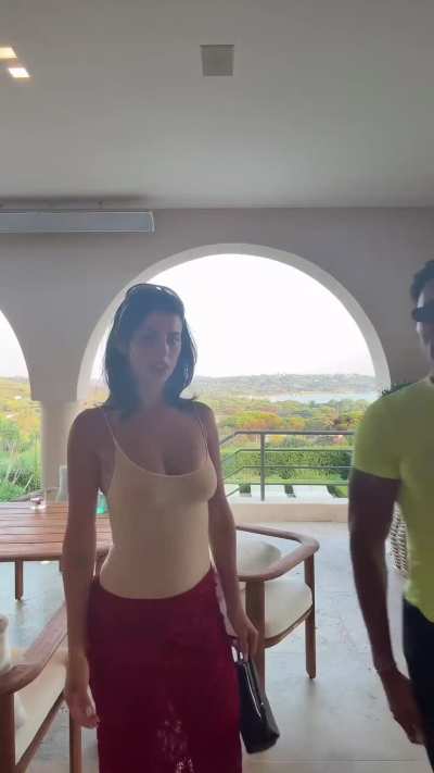 Braless Vic