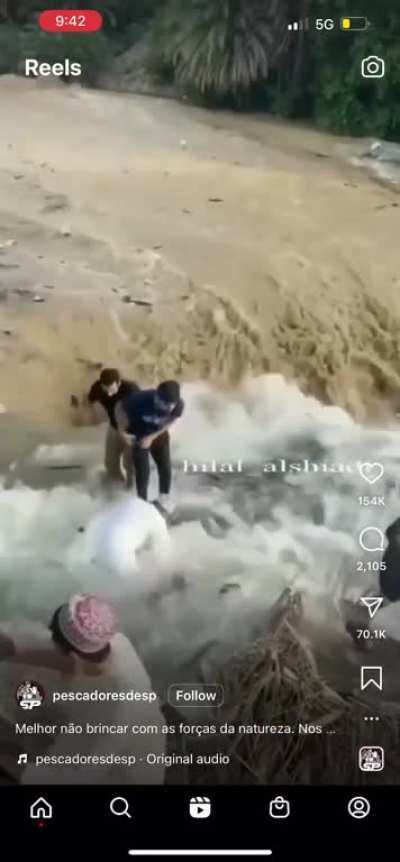 Natural Selection….Black shirt decided to record rather than getting out of the way 🤦‍♂️