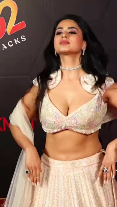 Soundarya Sharma and her busty big boobs<wbr>💦🥵🥵