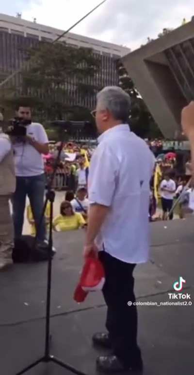 Ha1l Uribe.
