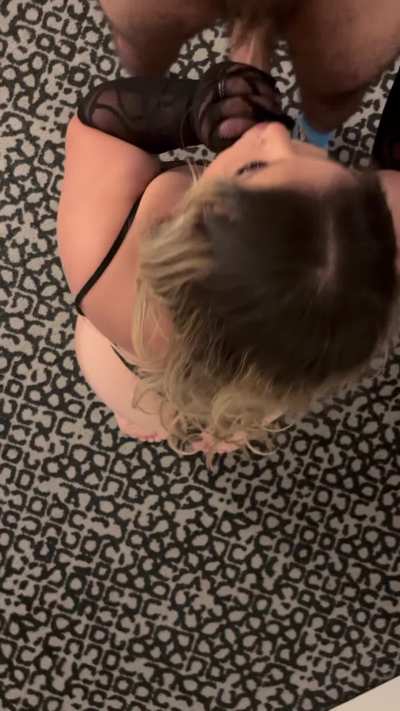 F(27) How would you feel if your hotwife was addicted to sucking cocks? <3