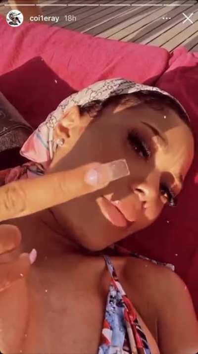 That hand 🖐