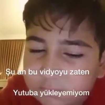 Nefes alıyordu. yamuldu laflar, dilim dönmüyor. yaralı yollar, kimse gitmiyor