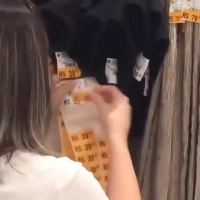 Fim de ano se aproximando e as lojas e shoppings já estão repletos de mercadorias incrivelmente descontadas, prontas para serem suas a preços imperdíveis!
