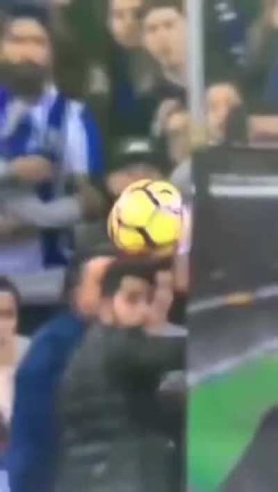 Such amazing tracking by the cameraman!