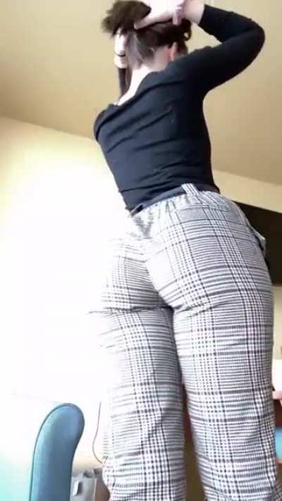 @bellaiscurvy