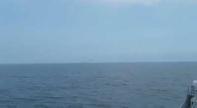 Polish Su-22UM3K doing really low lowpass next to a warship