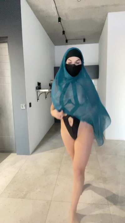 Juicy Arabian Tits😋