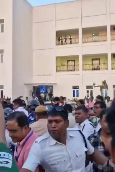 The Kolkata police conducted a lathi charge on Mohun Bagan fans protesting which resulted in a little fangirl getting injured.The Mohun Bagan management is being tyrannical to its fans who always stood up for the club