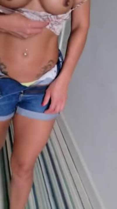 Flashing at the hotel hallway [GIF]