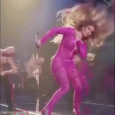 Aahhhhh... JLo’s powerful performance 😍💋👅💦💦💦