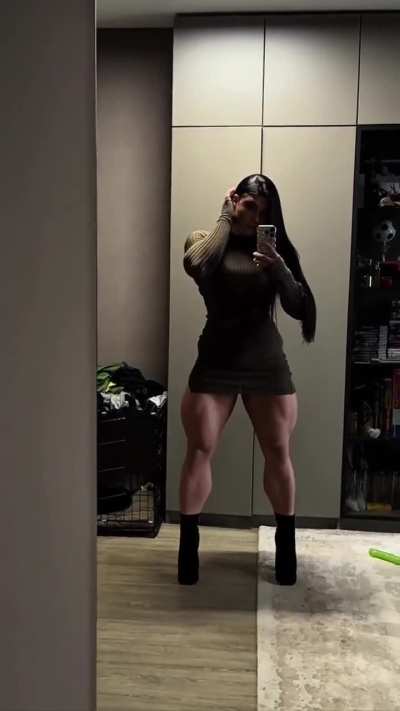 Hot legs 😍😍