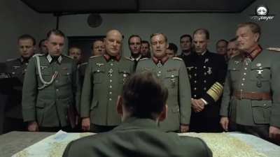 Il kappa Fuhrer se la prende con i suoi generali. Tenete up che è il mio primo.