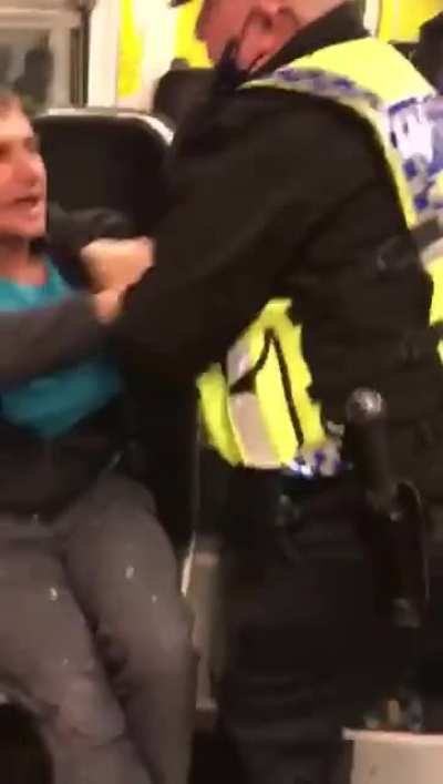 Guy refusing to wear mask.