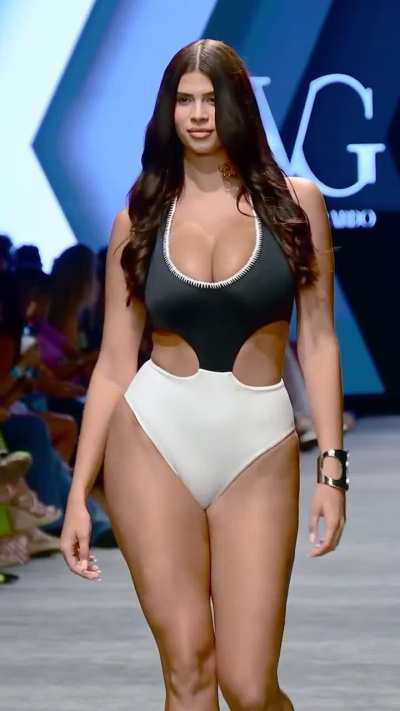 𝓛𝓾𝓬𝓬𝓲𝓪𝓷𝓪 𝓑𝓮𝔂𝓷𝓸𝓷 is walking perfection