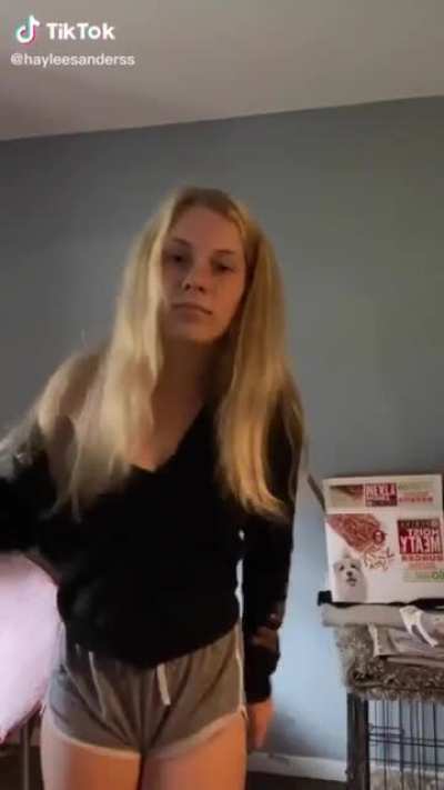 Haylee shakin’ her bubble butt 🍑