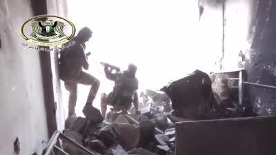 FSA Ahwaz Brigade fighters clash with the SAA over a bombed out building in Deir ez-Zor - 10/14/2013