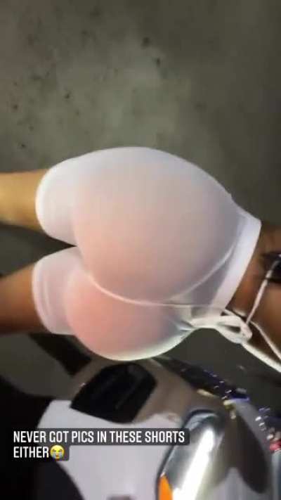 🍑🤳🏻
