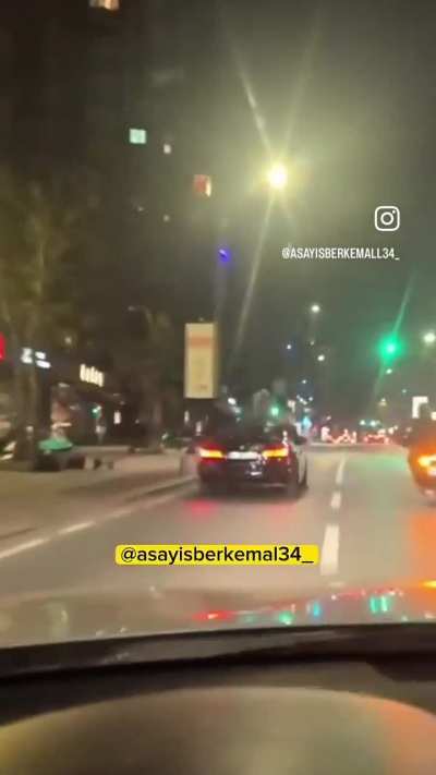 Türkiyede herşeye muhalefet olan(<wbr>video<wbr>dakil<wbr>er kız olduğu için genelde kızlar savunuyor) kişileri bulup anasını sikmek lazım