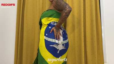 My Brazilian pareo can't hold these stinkers