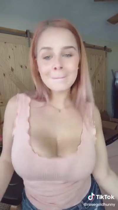 Rosegoldhunny is the name. Follow her and let’s make her famous.