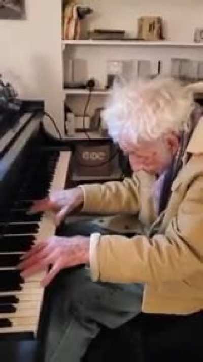 94 year-old Phillip Springer beautifully plays “Moonlight Sonata” by Ludwig van Beethoven. Fun fact: Phillip is the composer of the Christmas song “Santa Baby”, and he still writes dozens of songs every year.