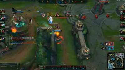 Camille and Ahri ult interaction - made me laugh