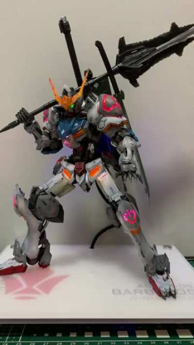 This is the coolest thing I ever built 🤩 finally I’m able to join the MG Barbatos party here, with a little cool lighting add on! RAISE YOUR FLAG EVERYONE! 🇲🇾